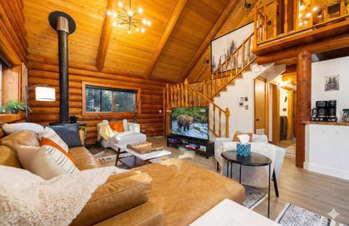 Riverfront getaway with sauna near mountains and hiking - Foto 13