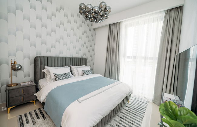 New! Luxurious Stay Dubai Creek Balcony & View - Photo 6