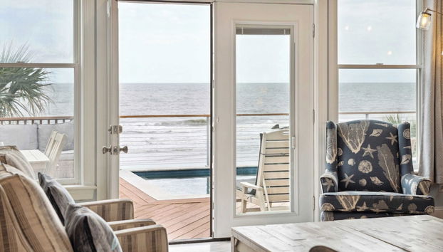 Oceanfront w/ Pool, Panoramic Deck Views, 5bdr Folly Ocean Breeze by Avantstay - Foto 3, Interior