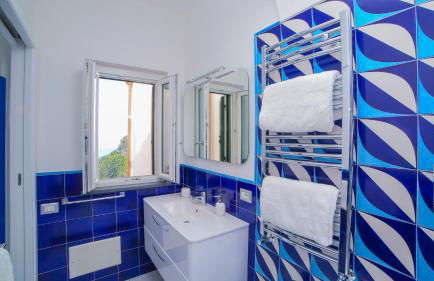 Admiring Amalfi - Photo 32