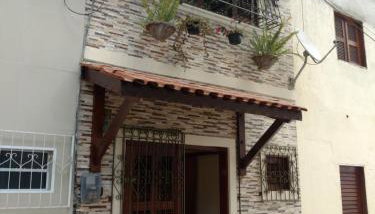 LINDO CHALÉ NO CENTRO DE GUARAMIRANGA - Foto 1