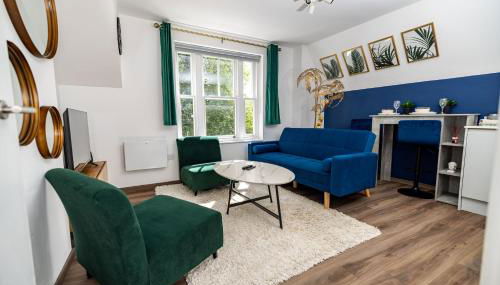 Modern 2-Bed Apartment - Near Train and Town - Parking Available - Foto 1