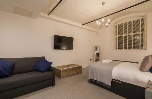Liverpool Gem, Spacious 2BR Apt, Sleeps 8 - Photo 12