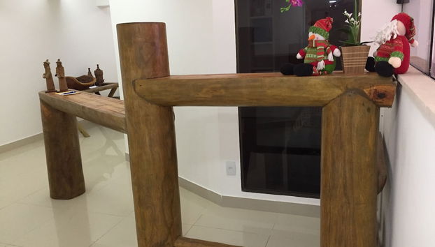 Check-in/check-out kiosk