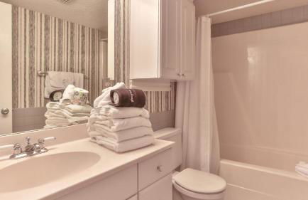 Dolphin Point 404B - 2BR on Holiday with Views of Harbor - Foto 23