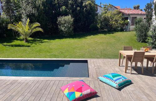 Contemporary Villa with Pool - Foto 10