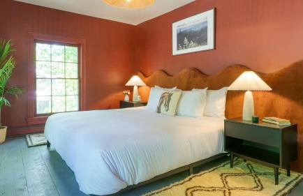 Relax in Style at Historic Modern on Main with Modern Amenities Wooded Views - Foto 8