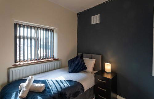 Newly Refurbed Home With Football Table Near M5 Junction 2 - Foto 22