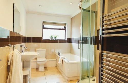 Birchwood Cottage with hot tub - Foto 9