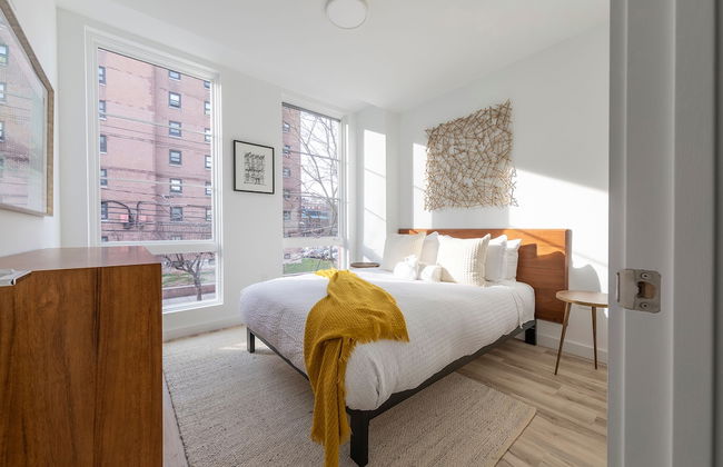 Lavish 3BR Retreat w Private Rooftop Deck Near NYC - Foto 9