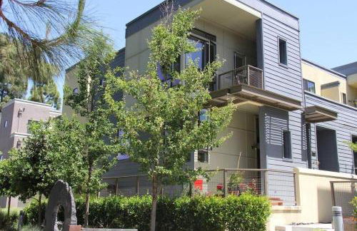 Near Stanford Luxury Retreat 1 Gigabit Fast WiFi Two Car Garage Masterbedroom King Size Bed Walk-in Closet and Walk-in Shower - Foto 3