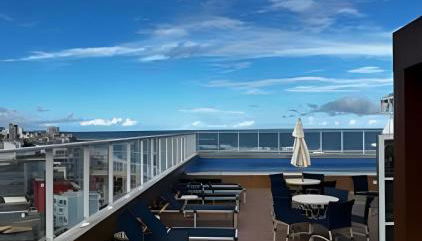 Lindo Studio em frente a praia - Foto 2