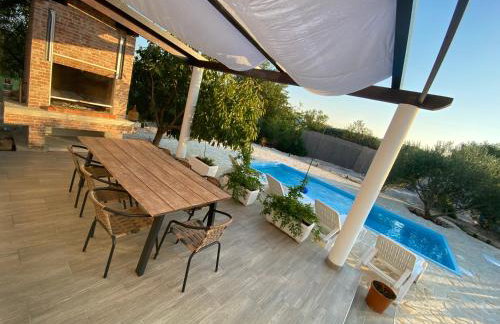 Villa Bubica- cozy holiday home in rural area with pool - Photo 2