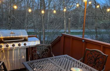 Bool Bear Lodge a pet friendly Pocono Vacation Home with Fireplace, BBQ and more - Foto 38