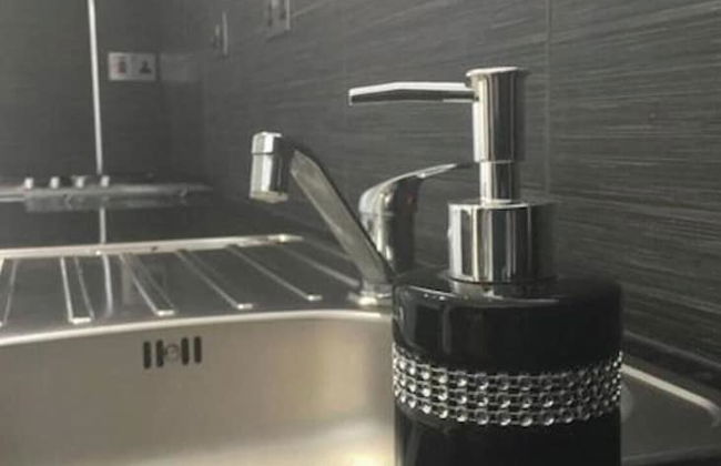 Small Modern Comfortable 2 Bedroom Apartment - Cmyr - Foto 39