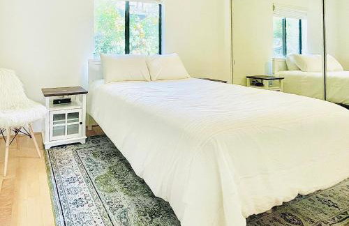 2 BR 2 BA - Eco House and Garden Vacation Retreat and Remote Workspace for Families, Couples and Solo Travelers in Coveted Culver - Foto 10