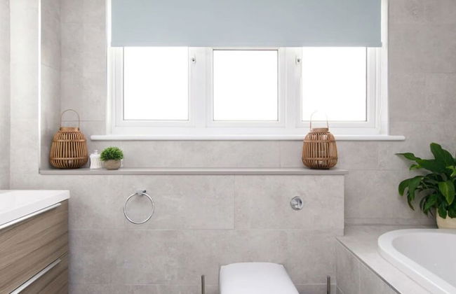 Coastal Retreat for 8 With Hot Tub - Walk to Beach - Foto 41