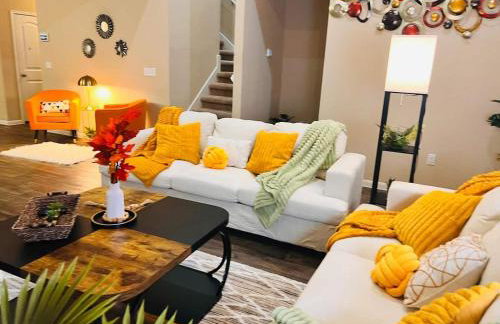 Spacious 4BR Home w Game Room Office Backyard - Foto 56