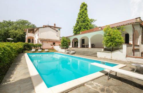 Exclusive 1970s villa with pool and garden by VacaVilla - Foto 1