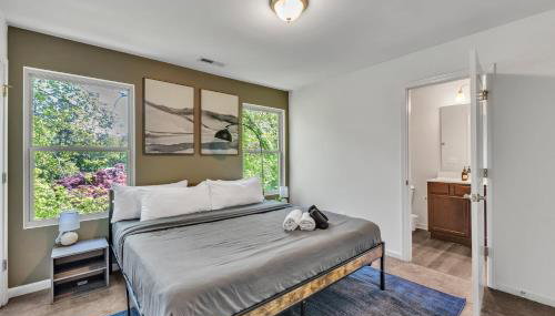 4BR Townhouse King Bed 2-Story Near NC State - Foto 4