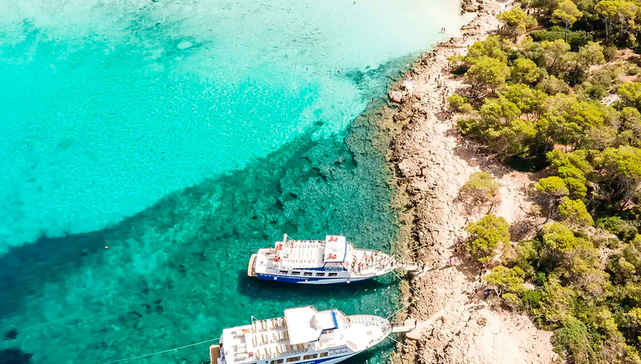 Paseo en barco por las calas del sur de Menorca - Foto 1