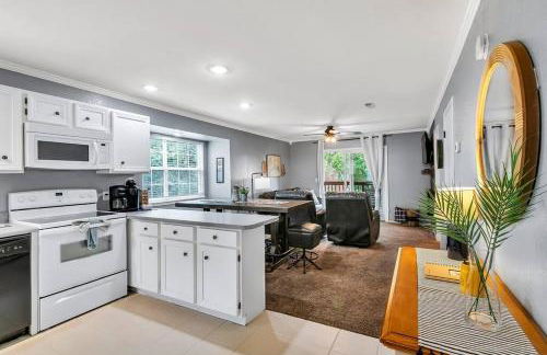 Cozy Lakeside Getaway - Outdoor Theater - Free Early Check-In- 4min to Silver Dollar City - Foto 5