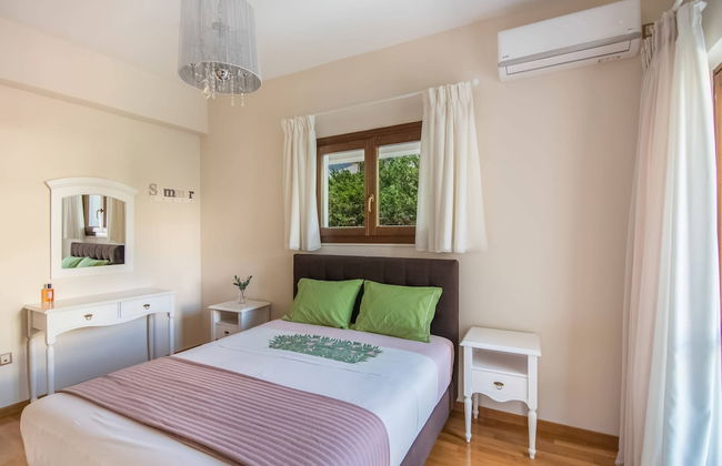 Inviting Villa in Anavissos With Communal Pool - Foto 12