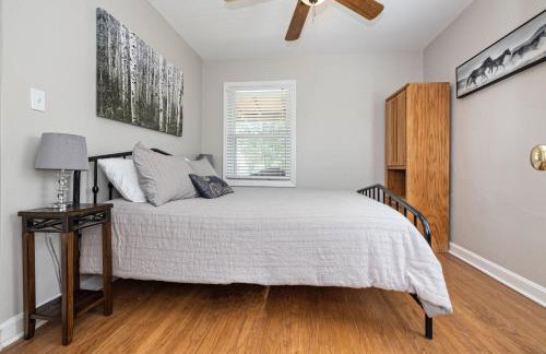 OPEN 4BR2BA Sleeps 8 Near Hwy Covered Deck - Foto 13