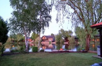 Elite Retreats 4U Lakeside Hot Tub Log Cabin with the fishing peg at Tattershall Lakes Park - Foto 10