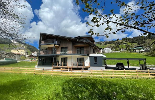 Bergzeit Flat Saalbach Directly on the ski Piste - Photo 13