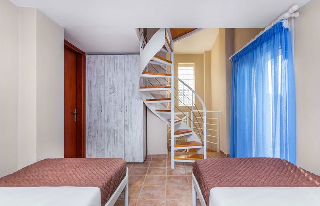 Sunset Villas - Photo 4