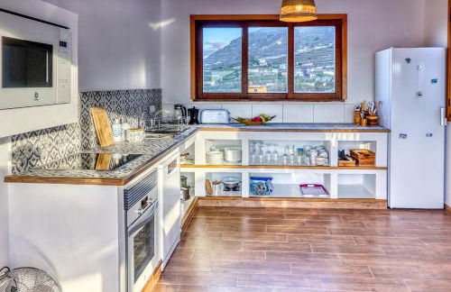 Spacious Home with Tropical Garden, BBQ, Near Seaside - Foto 9