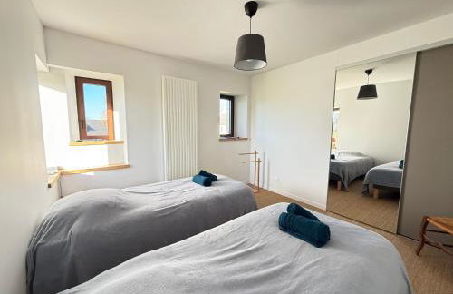 Le Pressoir, maison au calme, grand jardin, vue dégagée sur les champs, belle terrasse, 3 chambres, 2 sdb, 2 WC, parking privé, 5 kms de Bayeux et 7 kms plage d'Arromanches au coeur des plages du débarquement - Foto 8