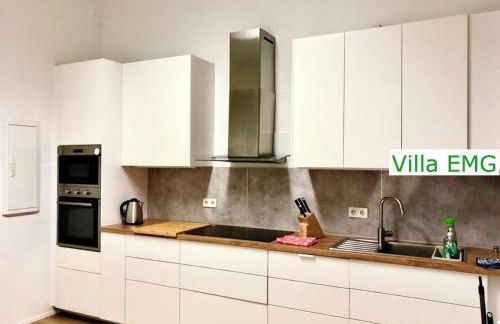 Ferienhaus Villa EMG Velbert nah Düsseldorf Essen Dortmund, Familien Gruppen bis 27 Personen, 3 Küchen, Kaminofen, Terrasse - Photo 13