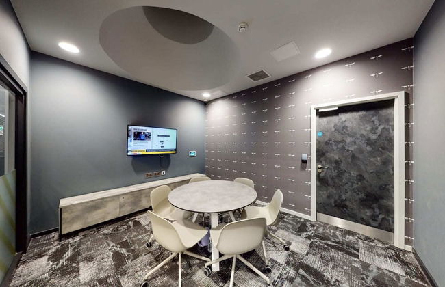 For Students Only Canvas Manchester - Foto 39