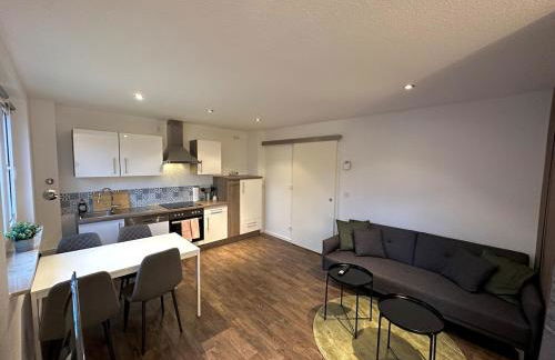 Modern 2 Bedroom Apartment near train station - Foto 4