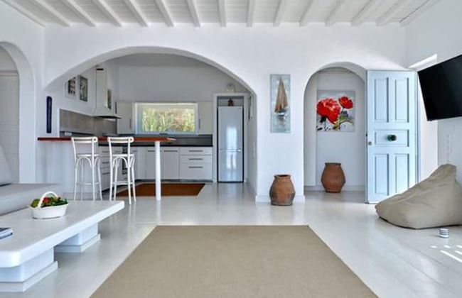 Stunning Villa With Panoramic View - Photo 27