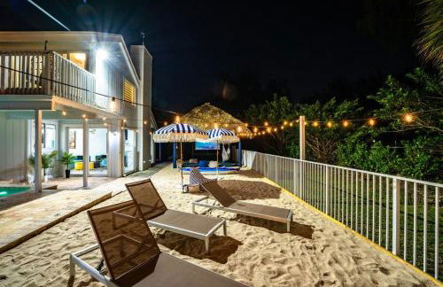 Beachfront Oasis w Htd Pool Cinema Game-Room Tiki - Foto 44