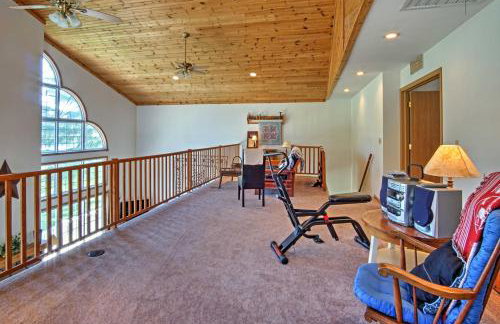 Waterfront Vandalia House with Dock on Donnell Lake! - Foto 10