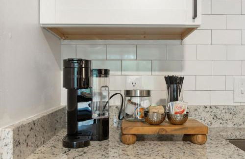 Stylish 2BR Urban Stay Near CAE Pet Friendly - Photo 9