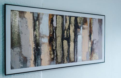 Luxury 3-Bedroom Apartment with 75-Inch TV, Fireplace & Terrace near Manchester Airport - Photo 38