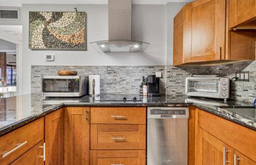 Retro Studio! Pool, Hot Tub, Free Parking & WiFi - Foto 18