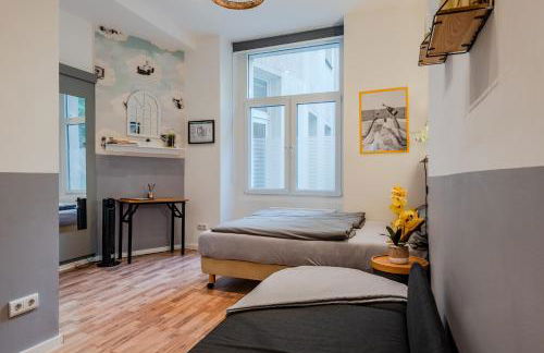 Cozy Retro Chic with Patio and Self Check-in - Foto 13