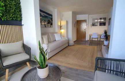 Stylish Seaview Apartment - Photo 17