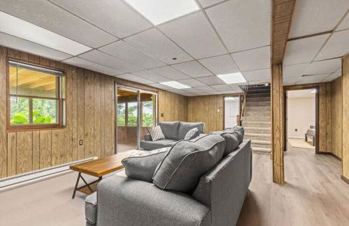 Joyful 5-Bedroom Home - Foto 20