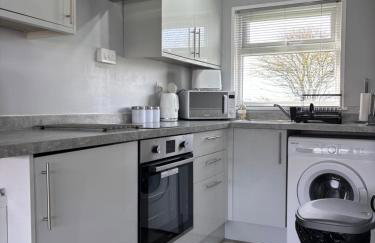 169 - Two bed Chalet on Sunbeach Holiday Park - Sleeps 5, pet friendly, FREE pool and entertainment passes included - plus WiFi, bed linen and towels included 300m from the beach! - Foto 20