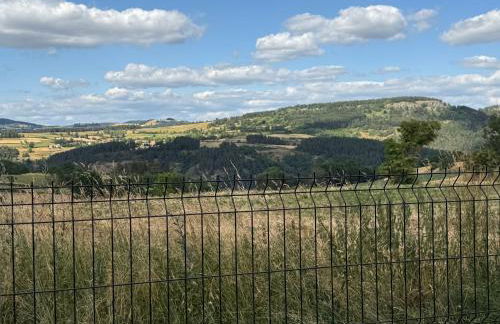 Gîte LE RABIOUZE - 4 épis, 15 pers, 22 couchages - Ancienne Bergerie rénovée, cachet d'origine conservé - Vue magnifique - Label Ecogîte - Foto 8