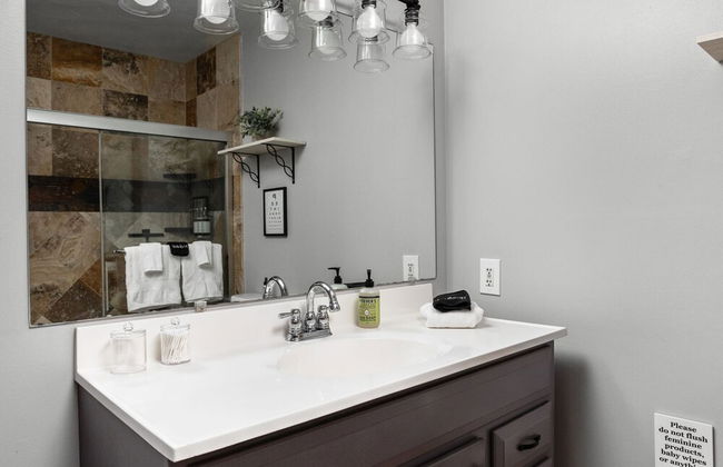 Hometown Hideaway - 4BR 2 5BA Pool Game Room - Foto 39