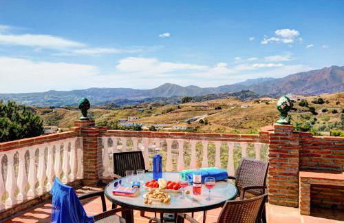 Villa Alqueria by Villa Plus - Photo 4