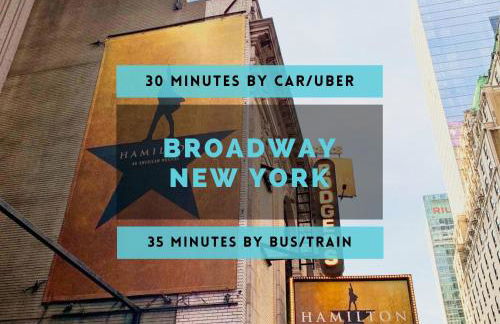 Large Home - Great Location - 15 Minutes to NYC - Foto 69